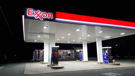 Exxon gas station in 2111 SOUTHMORE, HOUSTON, TX. . Excon near me